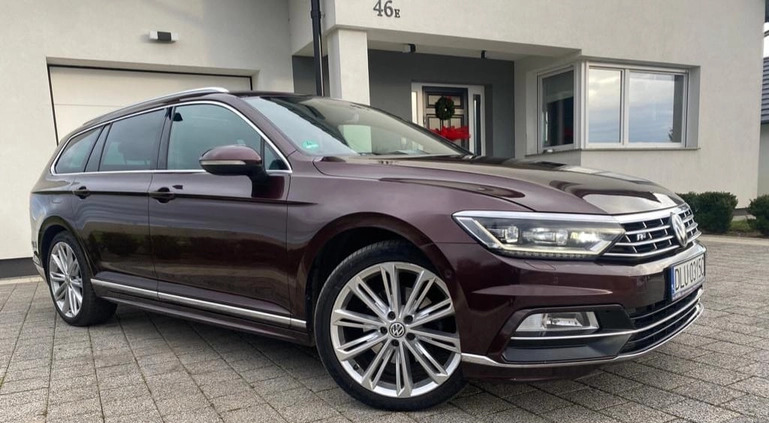 Volkswagen Passat cena 76000 przebieg: 195000, rok produkcji 2017 z Żmigród małe 154